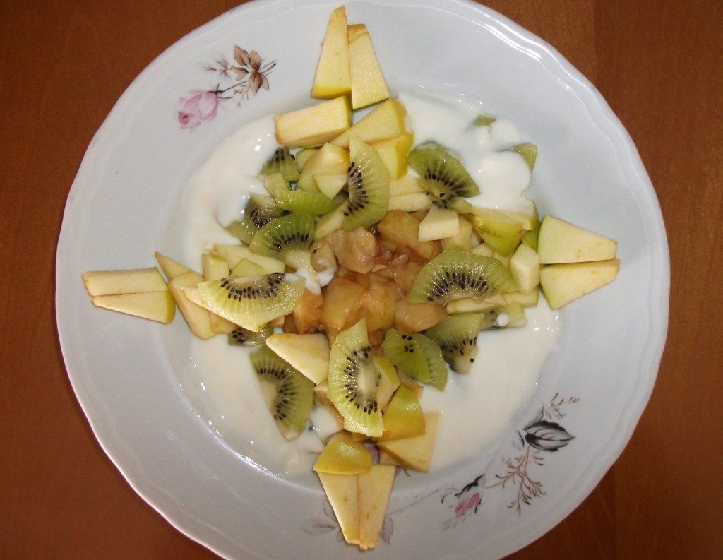5° merenda estiva (kiwi, pere, prugne e yogurt)