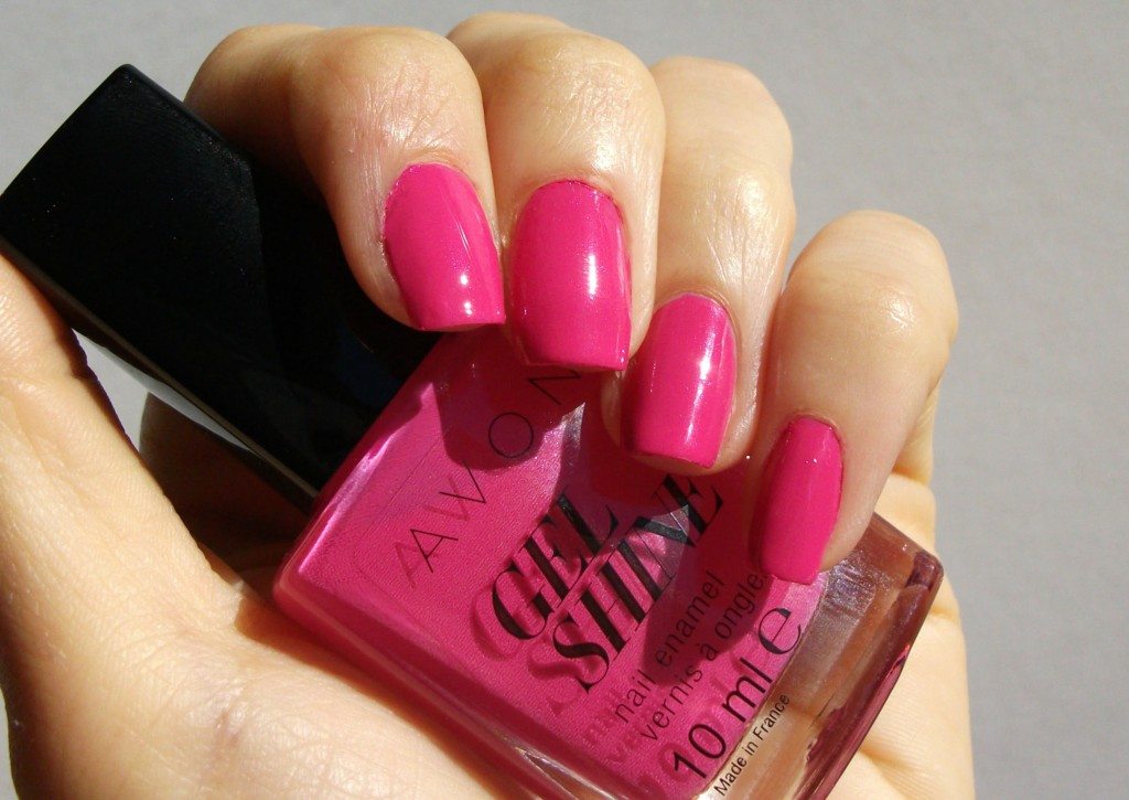 Avon GEL SHINE Parfait Pink, smalto effetto gel - review e swatch a cura di Valentina Chirico