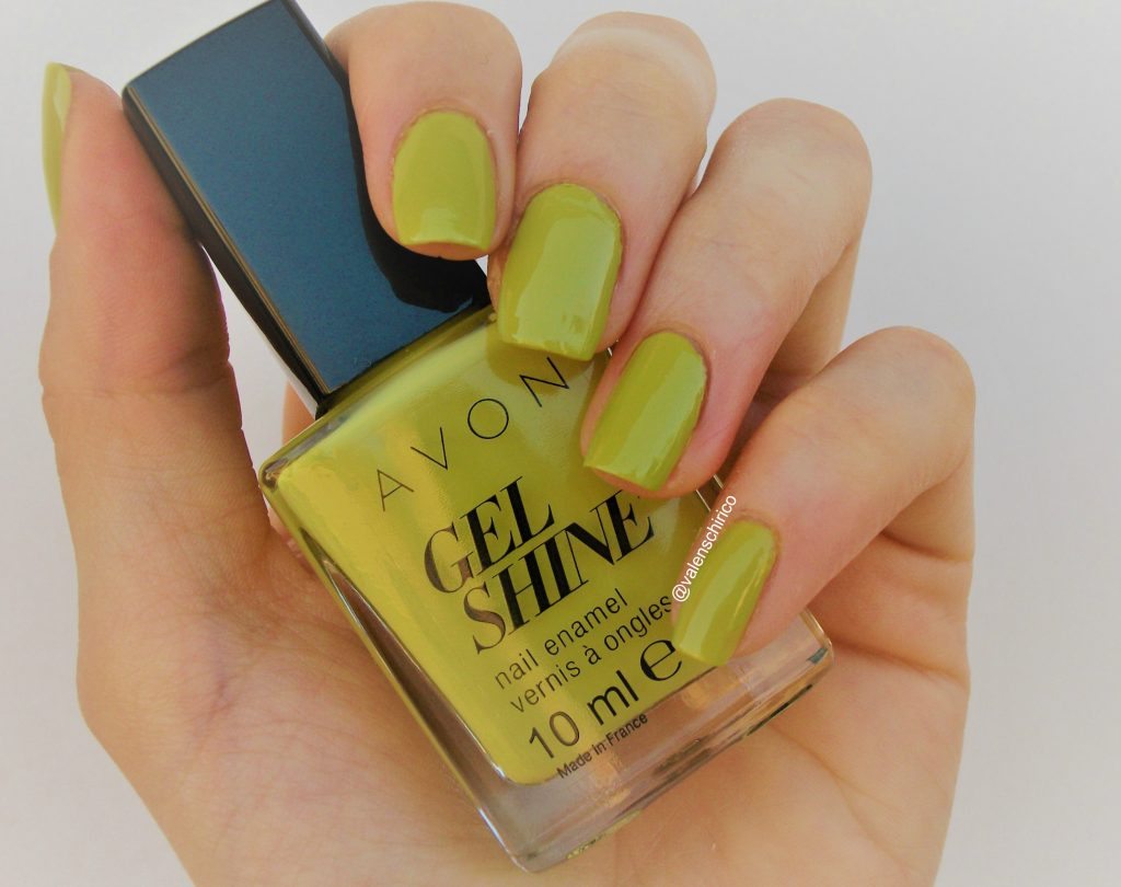 Avon-Gel-Shine-smalto-gel-effect-nail-polish-citronised-swatch- a cura di Valentina Chirico