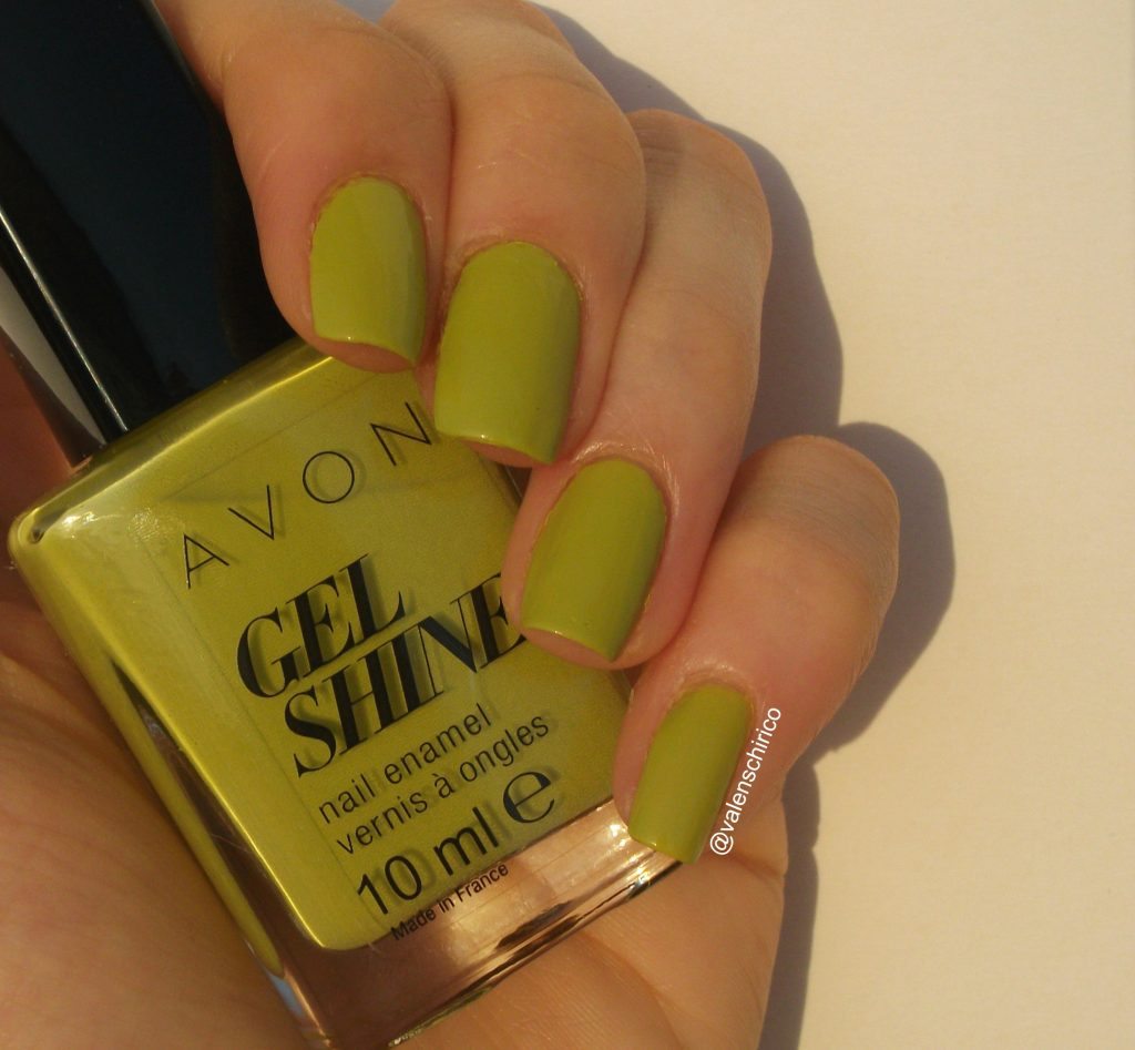 Avon-Gel-Shine-smalto-effetto-gel-citronised-swatch-review- a cura di Valentina-Chirico