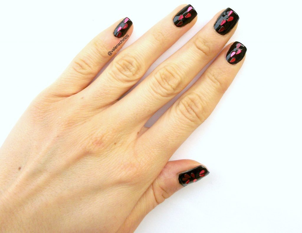Nail art "anti-San Valentino" con tutorial passo-passo. Manicure gotica di Valentina Chirico