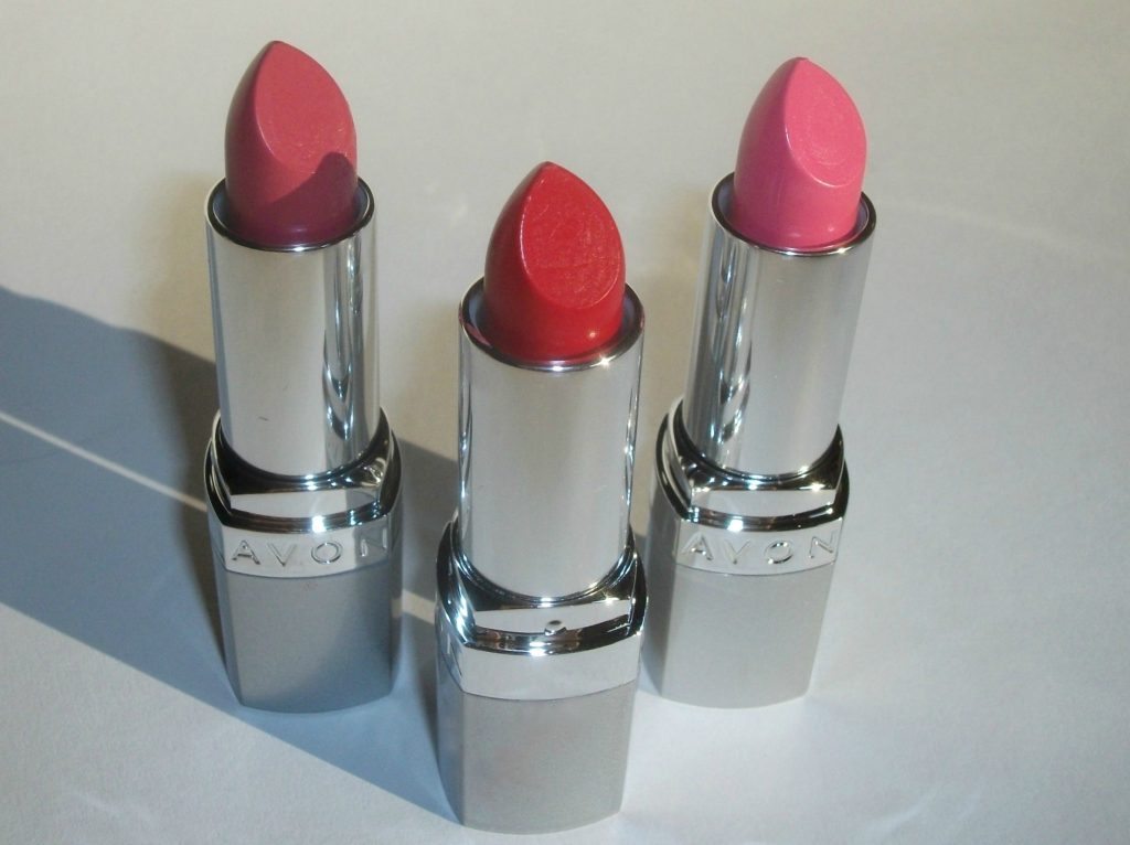 avon-rossetto-volume-3D-lipstick-power-trip-pucker-up-uptown-pink-review-swatches