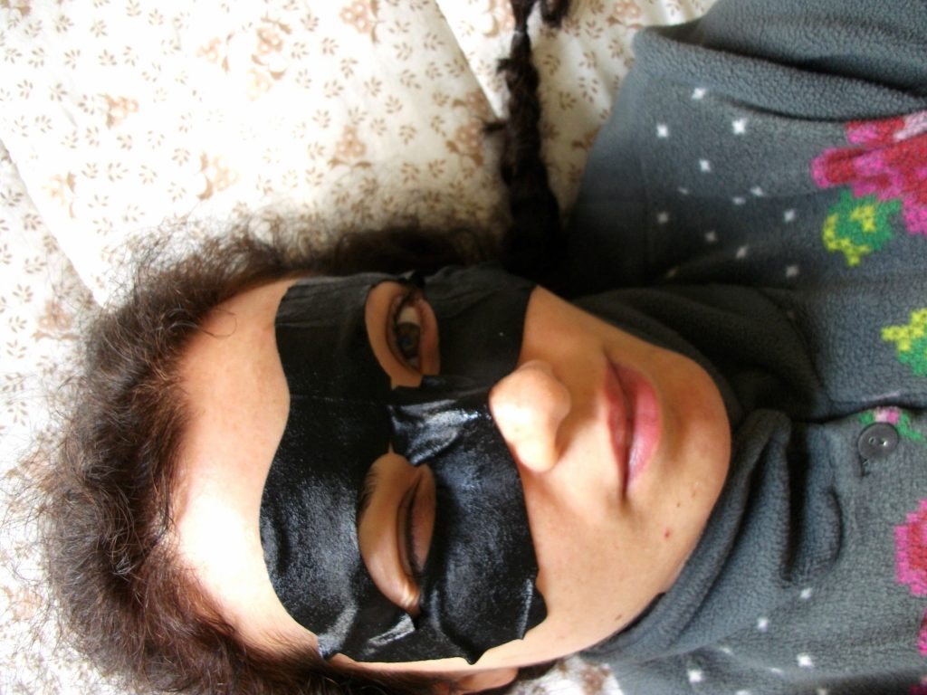 Mediheal - Black Eye Anti-wrikle Mask, maschera in tessuto anti-età con collagene e acido ialuronico, review di Valentina Chirico
