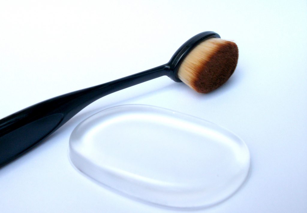Beauty-Big-Bang-make-up-foundation-tools-silicone-sponge-toothbrush-brush-review
