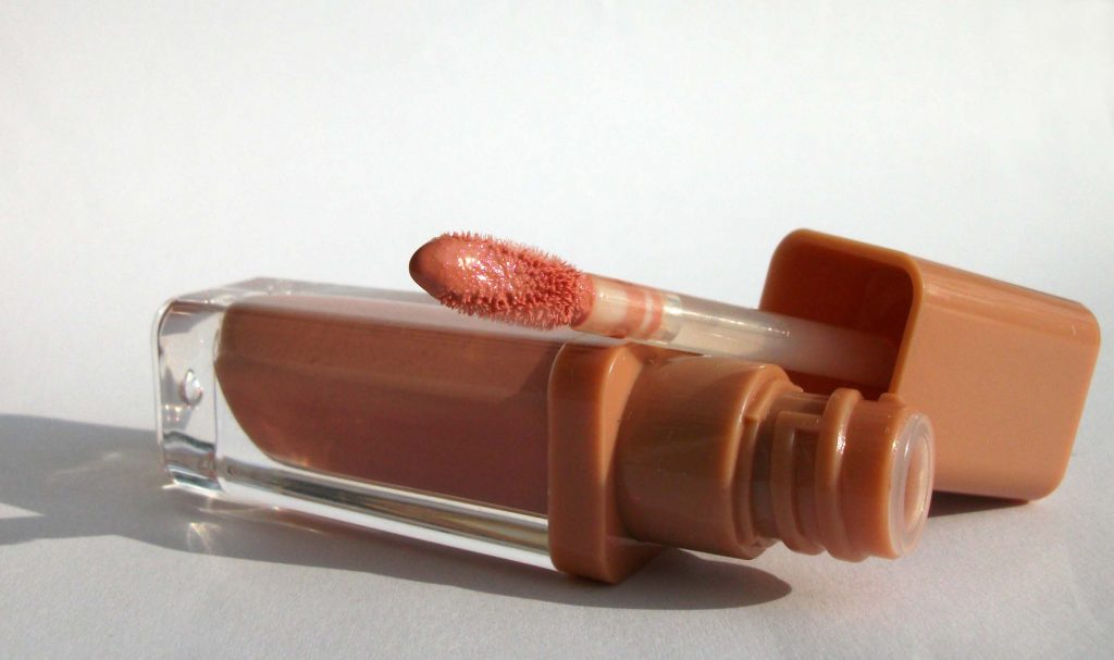 essence-liquid-lipstick-almost-real-packaging-applicator