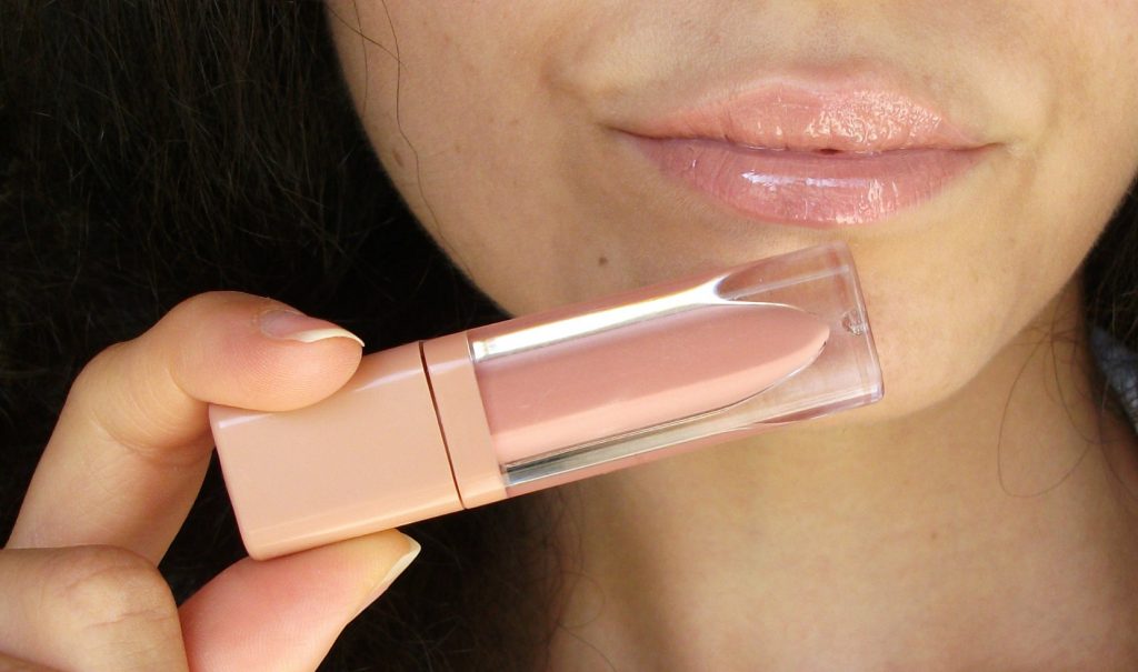 essence-liquid-lipstick-almost-real-swatch-Valentina-Chirico